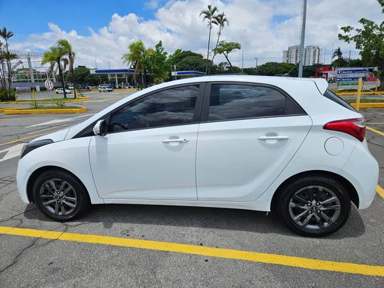 HYUNDAI HB20 1.0 COMFORT PLUS 12V TURBO FLEX 4P MANUAL